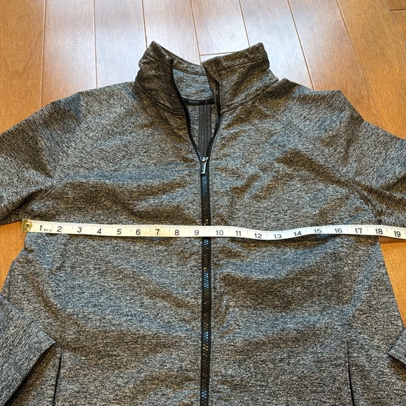 Victoria’s Secret Sport Zip-up in Medium - Picture 3 of 5